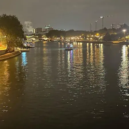 Parisien Sur Les Quais De Seine Apartment *